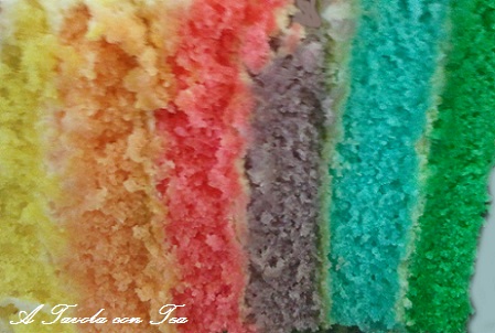torta arcobaleno fetta