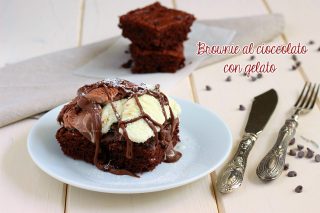 Brownies al cioccolato con gelato - dolci veloci estivi