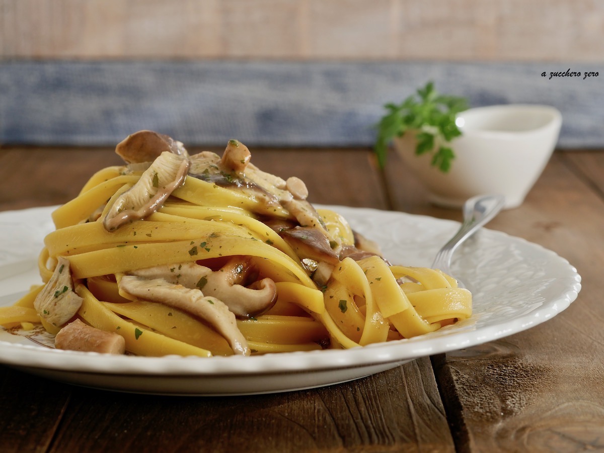 Pasta allo zafferano con funghi shiitake a zucchero zero