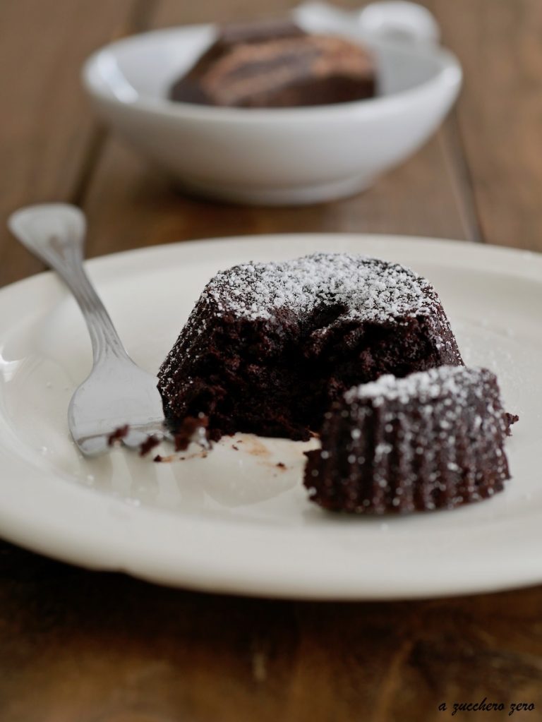 Tortino morbido al cioccolato fondente senza burro latte e uova - a