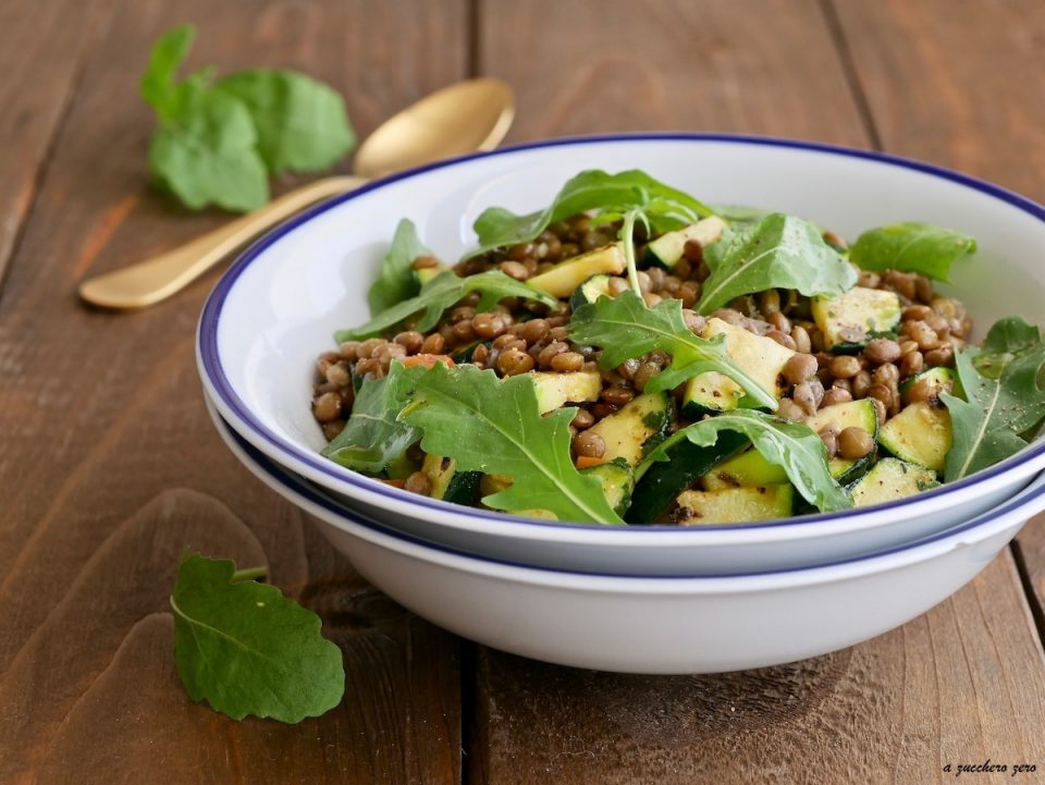 Insalata di lenticchie e zucchine con rucola