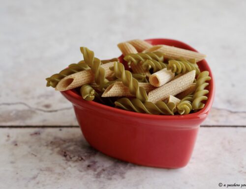 Pasta di legumi e pasta di grano insieme, piatto unico