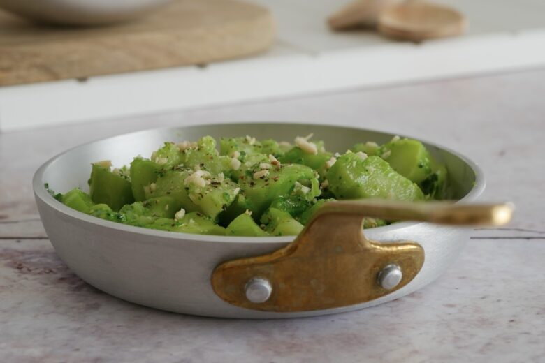 Insalata di gambi di broccoli