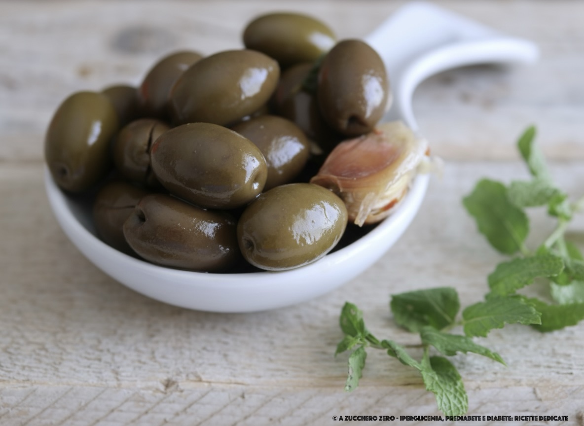 Olive verdi schiacciate | ricetta siciliana preparazione passo passo