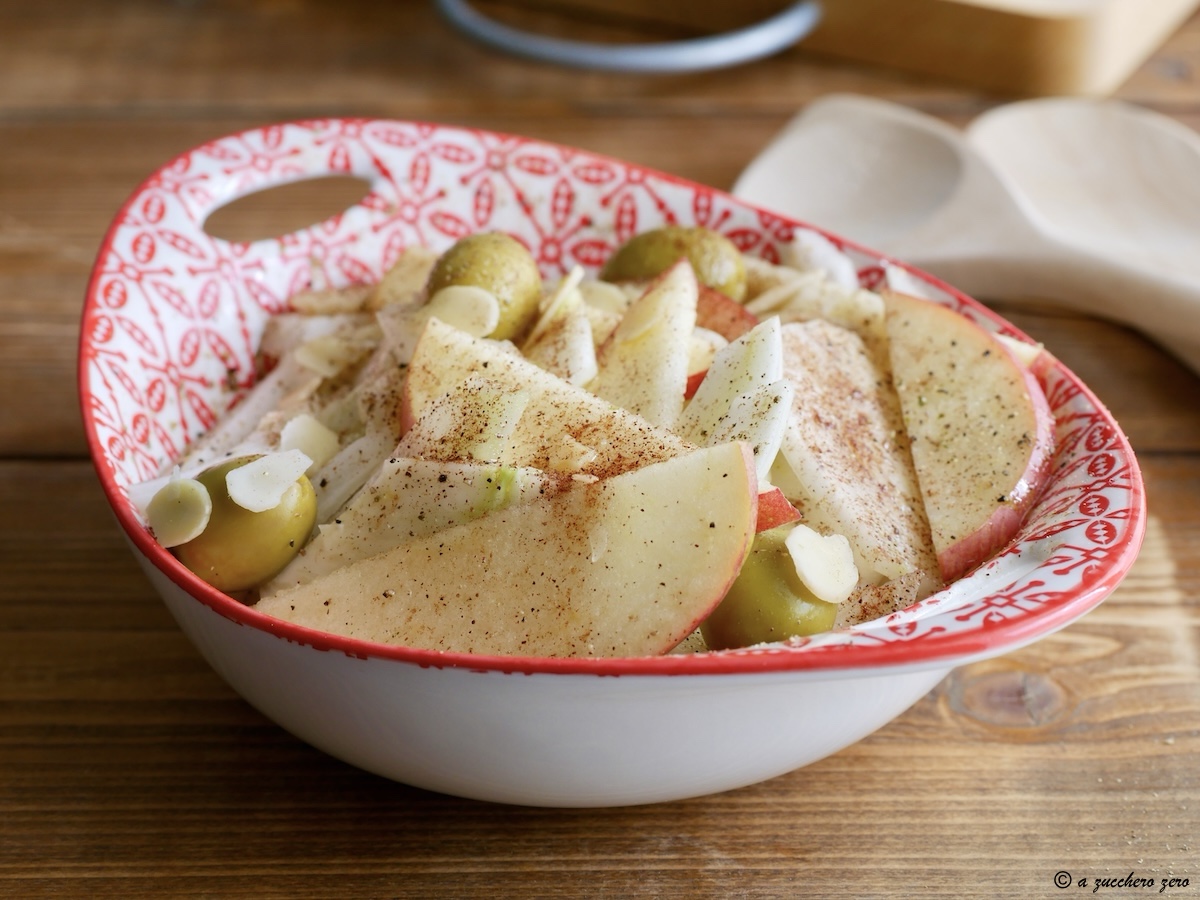 Insalata di finocchi e mele alla cannella con frutta secca