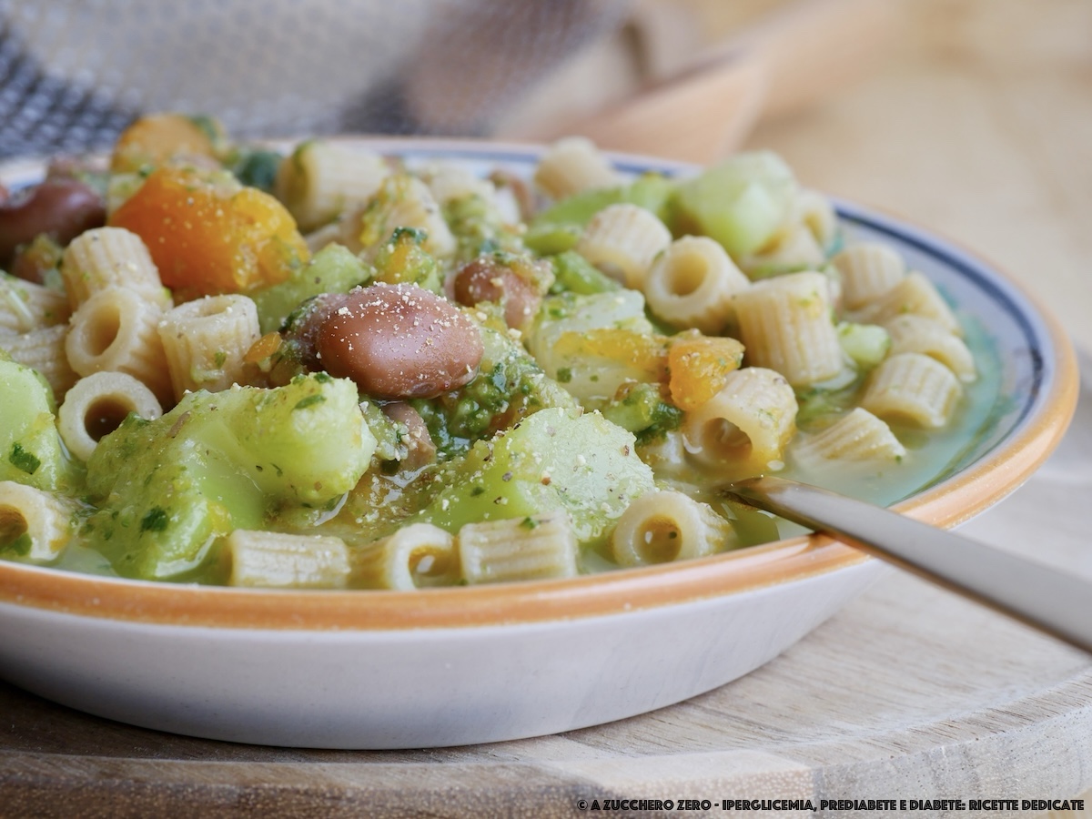 Pasta e minestrone di verdure invernali e legumi