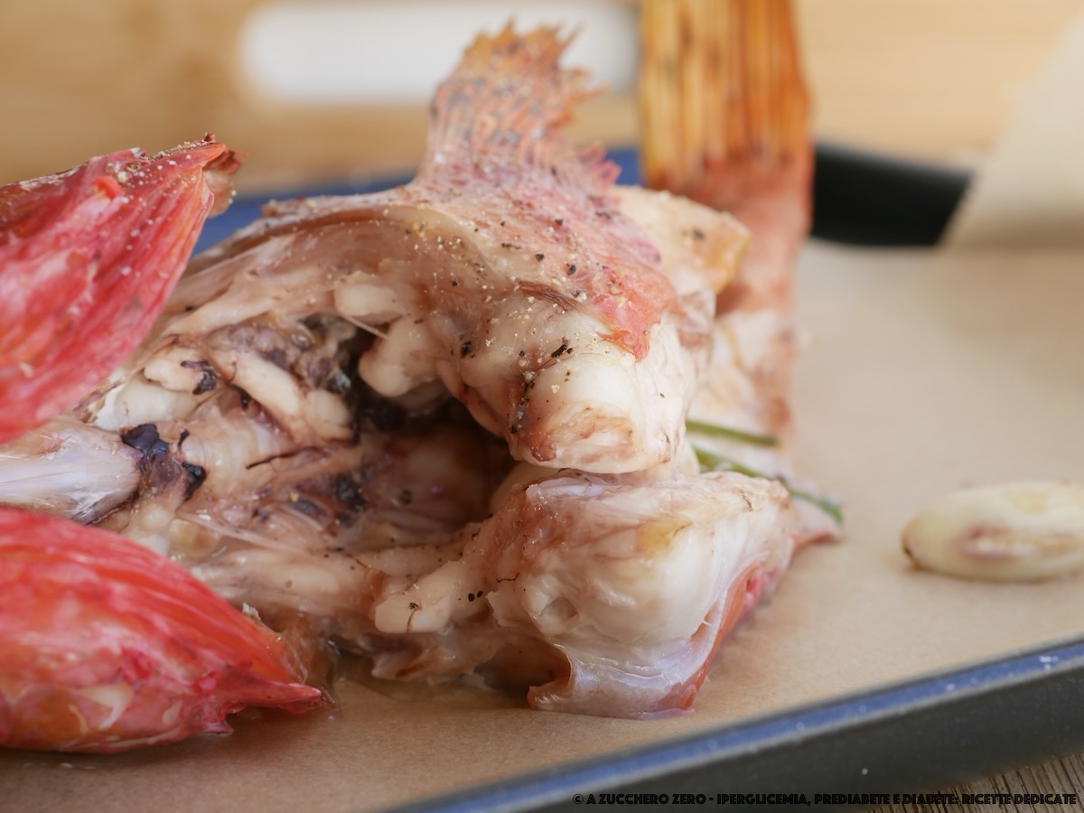 Scorfano rosso al forno | intero semplice con aromi