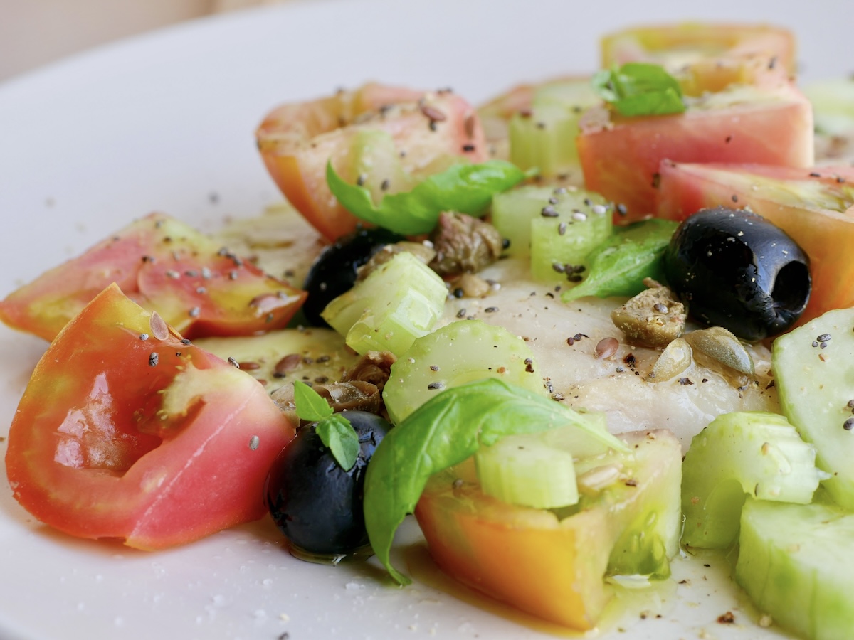 Filetti di pesce con verdure estive