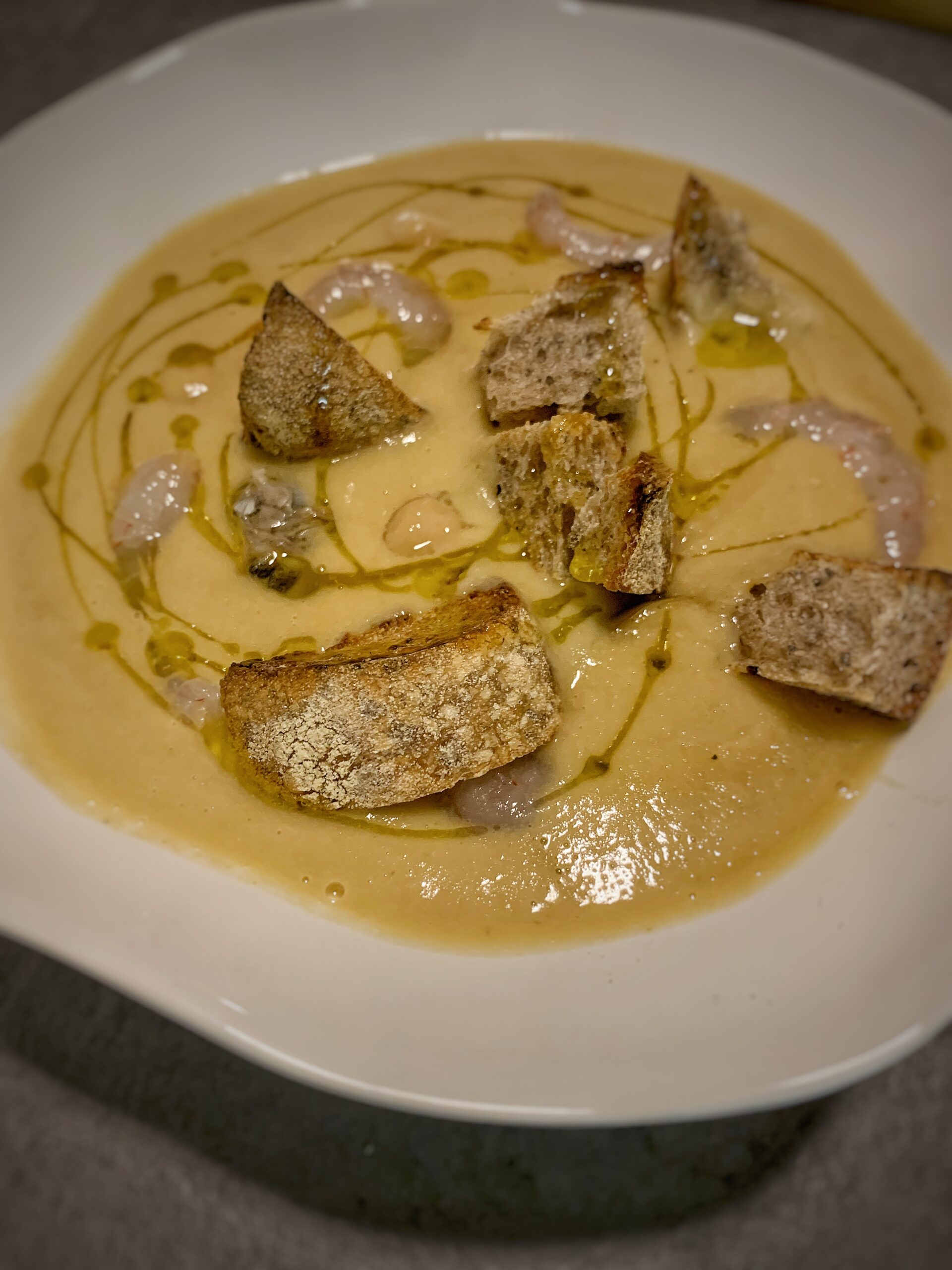 Zuppa di ceci, vongole e gamberi