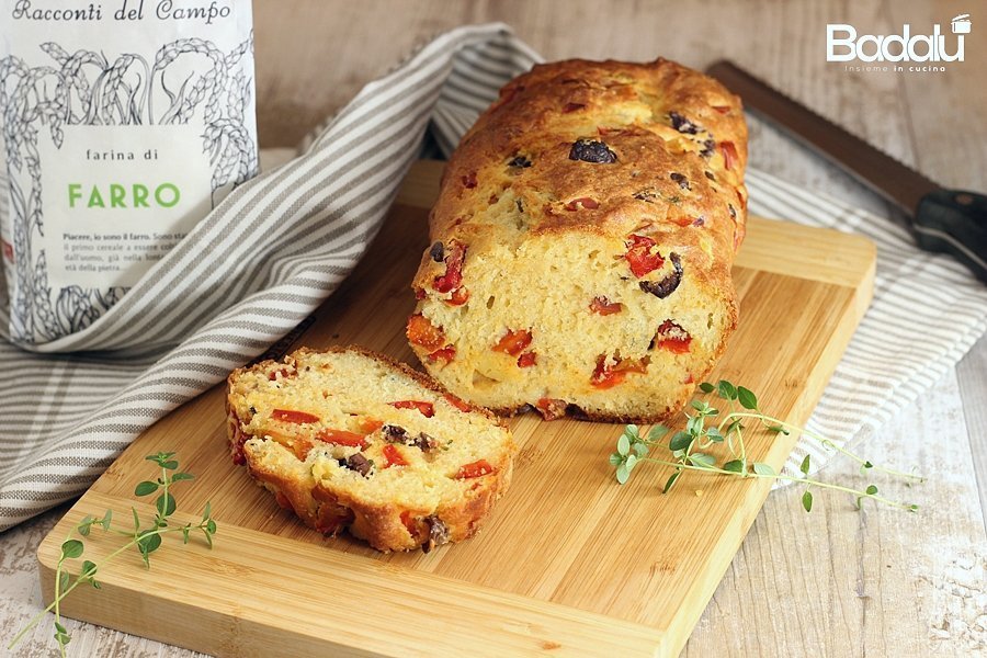 Plumcake salato con peperoni e olive taggiasche