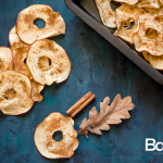 Snack di mele essiccate con cannella Snack di mele essiccate con cannella