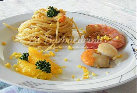Spaghetti capesante e gamberi all’arancia, ricetta con il pesce