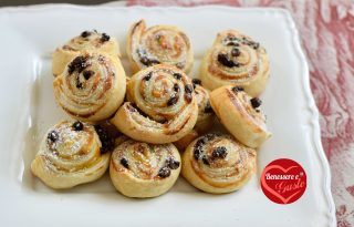 Girelle di sfoglia con crema e cioccolato