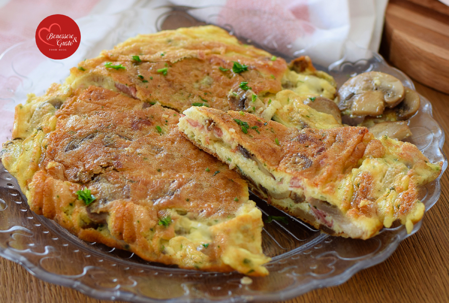 Frittata piena di cotto e funghi, ripieno goloso e filante