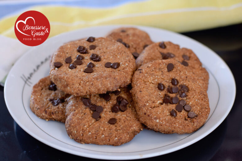 Biscotti vegani con farina di ceci e mandorle