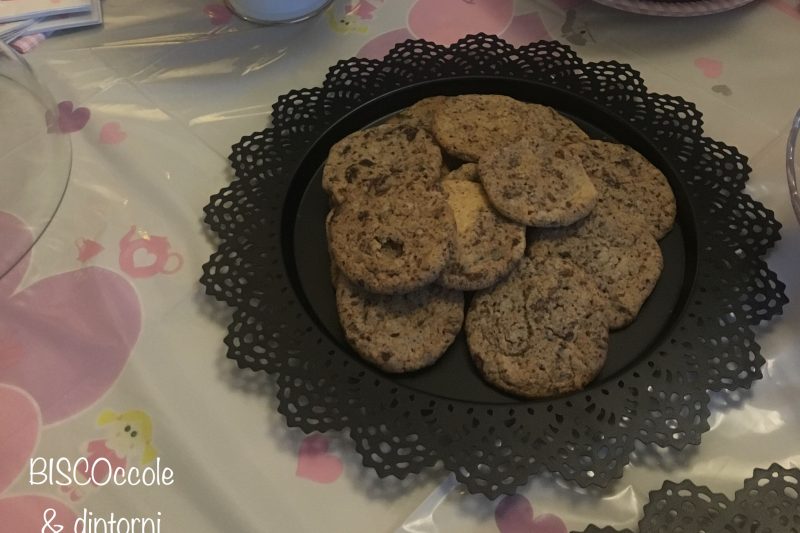 Cookies alle gocce di cioccolato (ricetta con e senza Bimby)