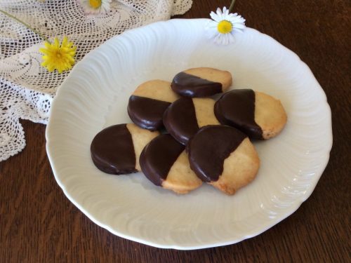 Biscotti glassati con cioccolato fondente