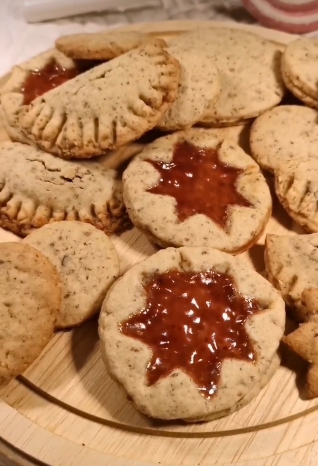 Biscotti con farina di riso, mandorle e marmellata - BriCciola in cucina