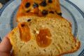 Plumcake soffice allo Skyr con pesche e albicocche: la ricetta estiva senza burro pronta in 10 minuti