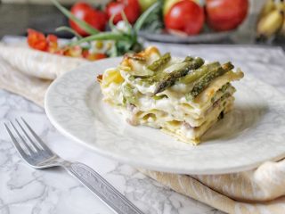 Lasagna bianca con asparagi besciamella mozzarella e provola 