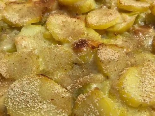 Torta di patate, porri e scamorza