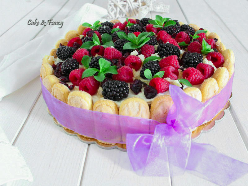 Torta farcita alle creme e frutti di bosco Facile Cake & Fancy