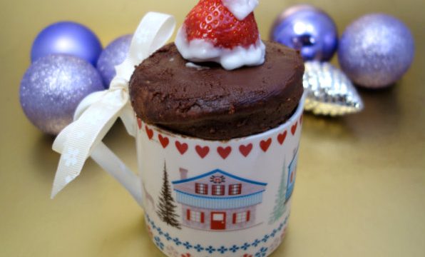 Mug cake natalizia al doppio cioccolato