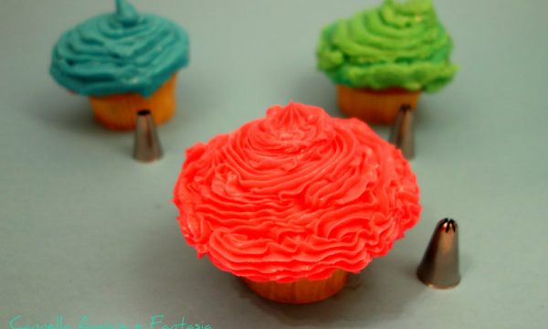Frosting cupcakes tutorial
