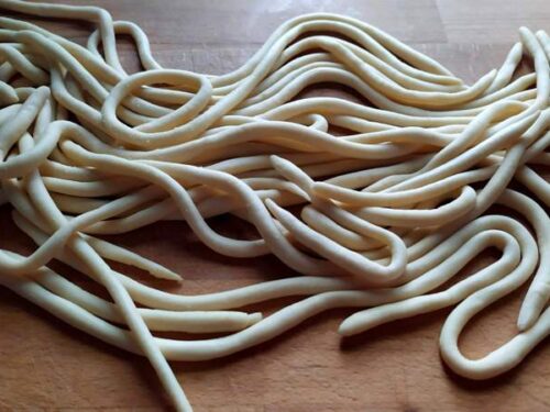 Pici Toscani, i tipici spaghettoni fatti in casa c