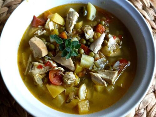 Zuppa leggera di pollo e verdure