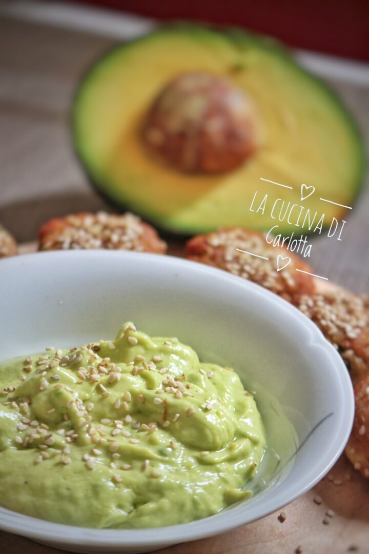 Salsa yogurt con avocado e limone