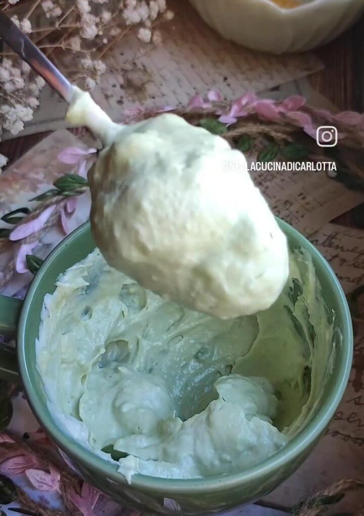 Crema di yogurt e avocado