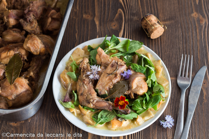 Coniglio arrosto con funghi porcini e misticanza