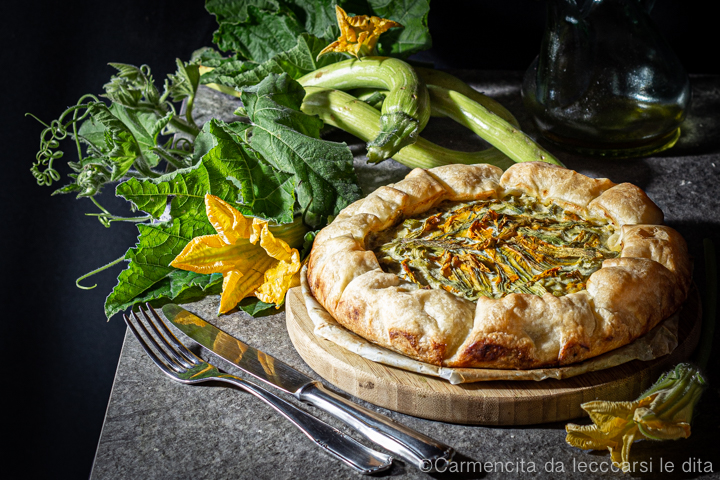 Torta salata con zucchine e fiori di zucchine