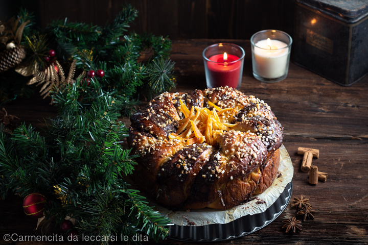 Brioche intrecciata cioccolato e spezie