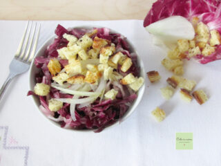 radicchio con cipolla e crostini aromatici