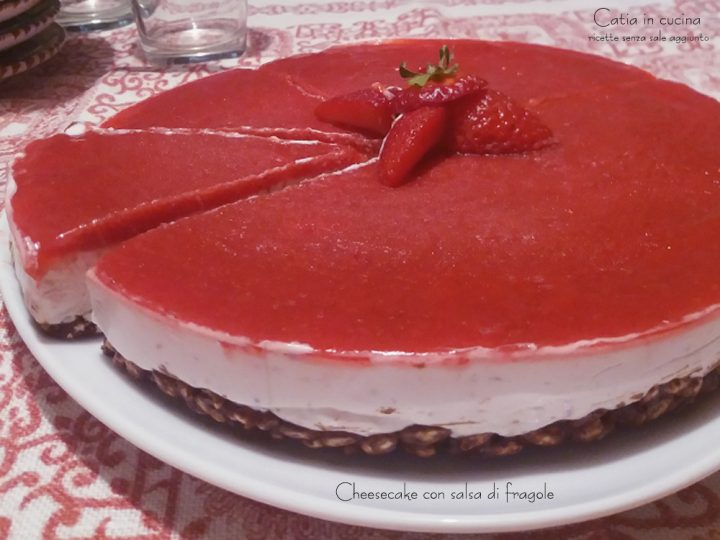 cheesecake con salsa di fragole