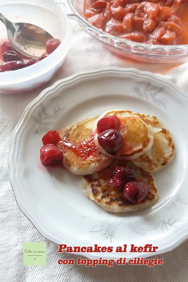 pancakes al kefir con topping di ciliegie