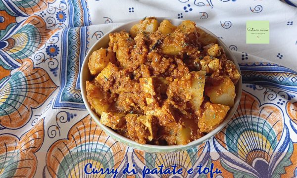 Curry di patate e tofu