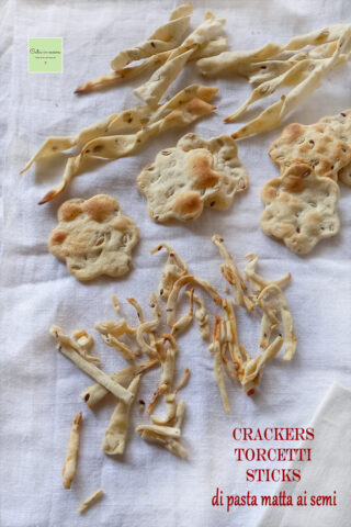 crackers e ritagli di pasta matta ai semi