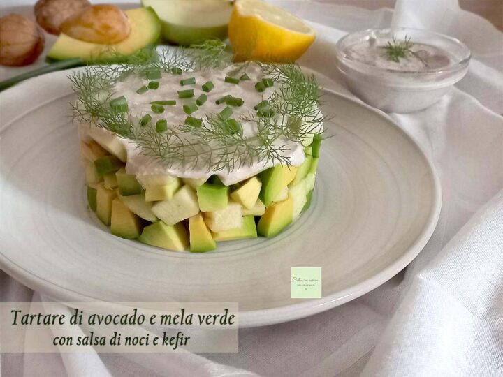 tartare di avocado e mela verde con salsa di noci e kefir