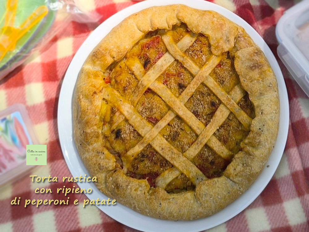 torta rustica vegana con ripieno di peperoni e patate