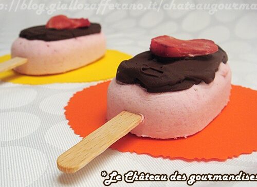 Mini gelatini alle fragole ricoperti di cioccolato