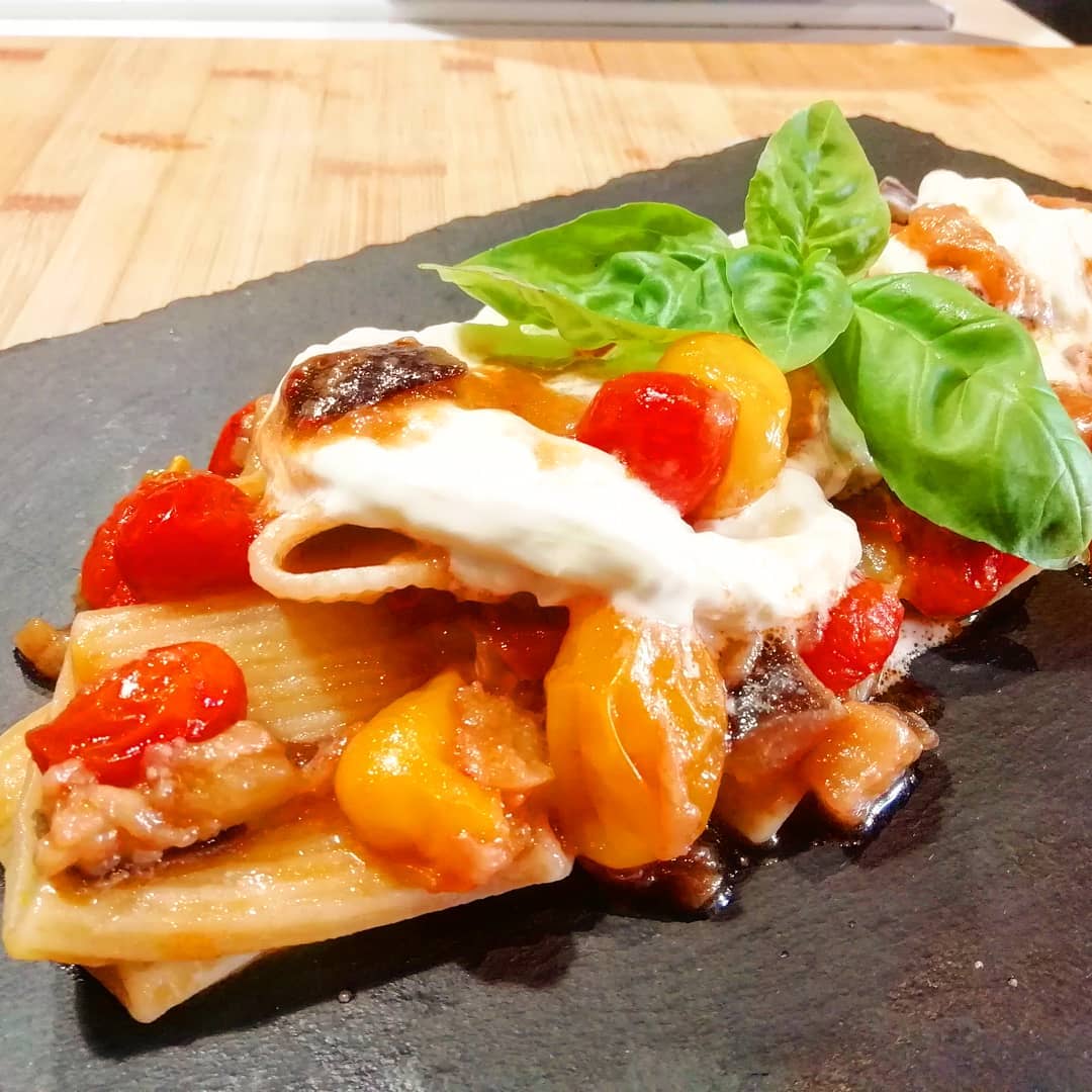 PACCHERI CON MELAZANE, DATTERINI BICOLORE E STRACCIATA - Blog di Chef ...