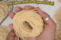 Come si fanno gli spaghetti freschi in un laboratorio di pasta artigianale