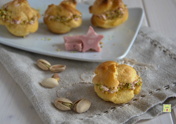 bignè con mousse di mortadella e pistacchi
