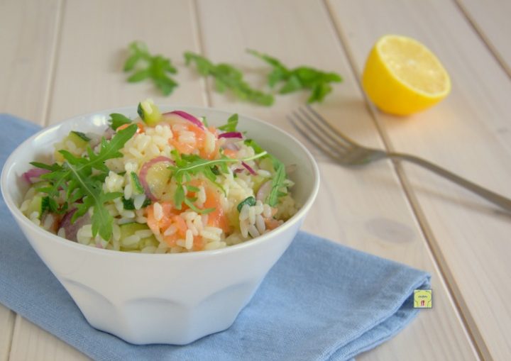 insalata di riso al salmone insalata di riso al salmone