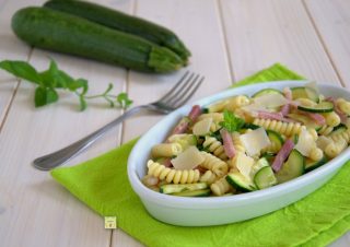 pasta fredda zucchine e speck