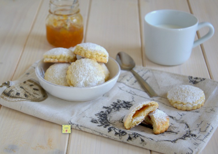 biscotti ripieni di marmellata