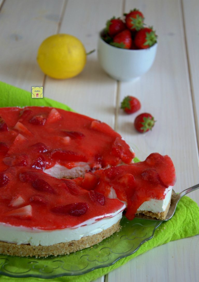 Cheesecake alla fragola, torta fredda alle fragole con poco zucchero